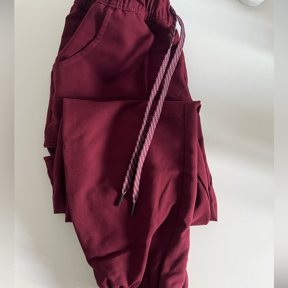 Jaanuu Maroon Scrub set - Picture 5 of 8